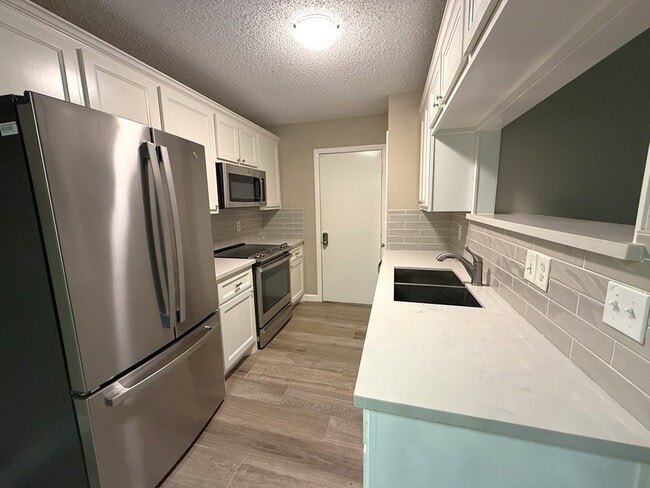 Building Photo - 15934 Blueridge Rd