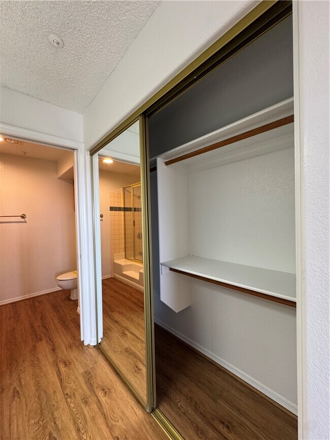 Building Photo - 2022 Merrill Ln