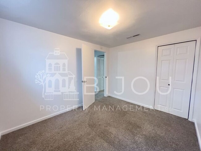 Building Photo - 2206 E Fountain Blvd