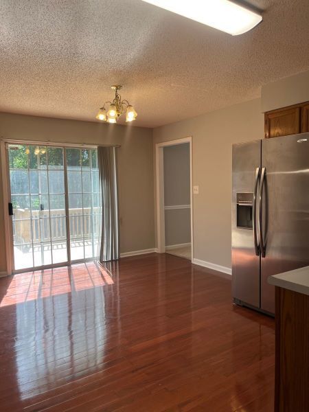 Building Photo - One level living in highly sought Bluegras...