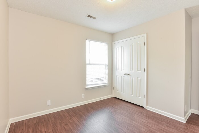 Building Photo - 956 Tom Hailey Blvd