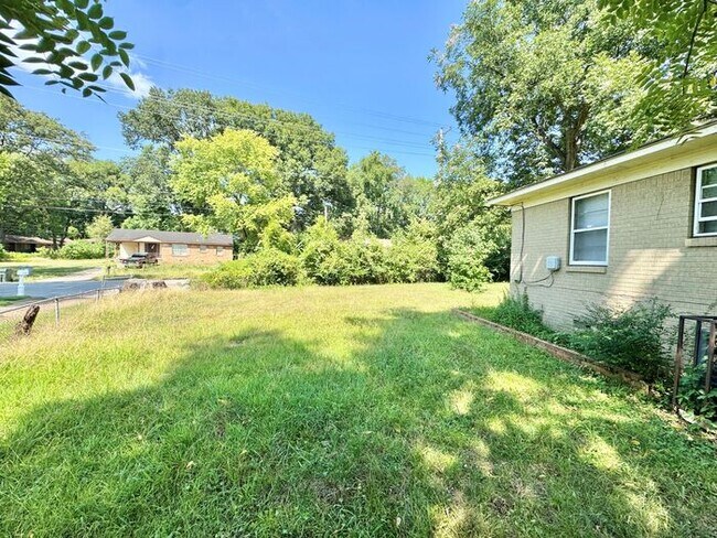 Building Photo - 4179 Leweir St