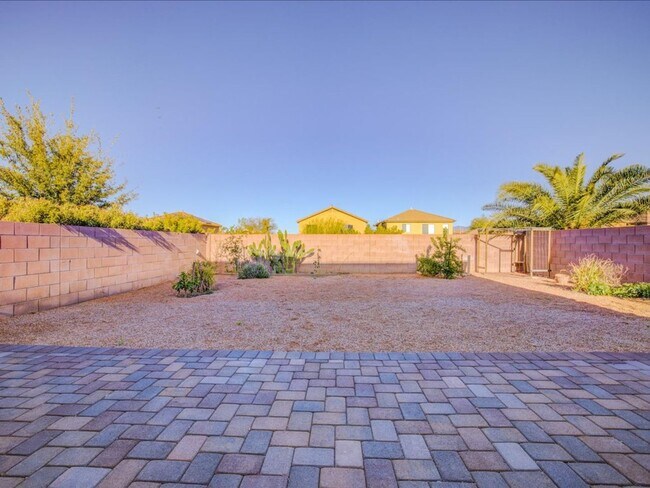 Building Photo - ** WOW $500.00 OFF FIRST FULL MONTHS RENT ...
