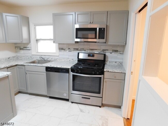 Building Photo - 21 W 14th St