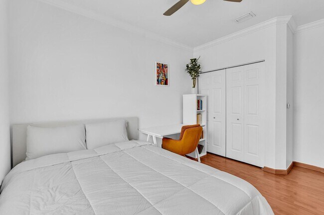 Building Photo - Fully Furnished Townhome in East Hollywood!