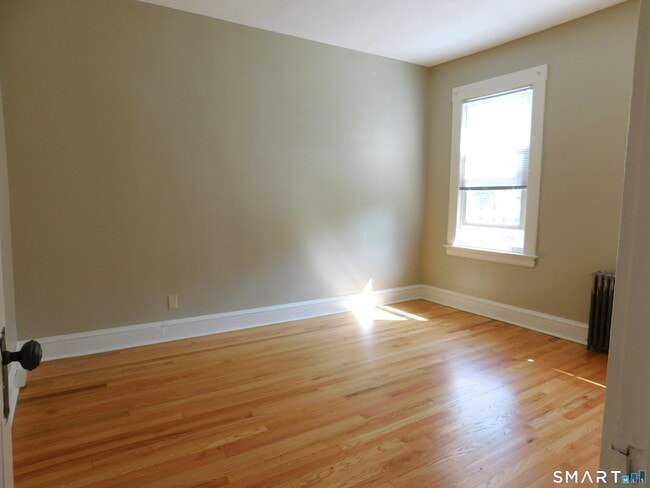 Building Photo - 264 Broad St