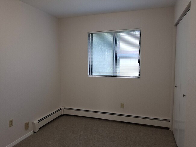 Building Photo - 3030 E 46th Ave