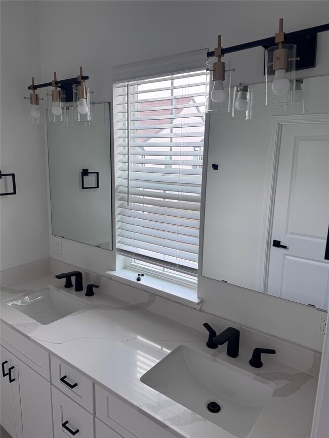 Building Photo - 5508 Oakmont Villas Dr