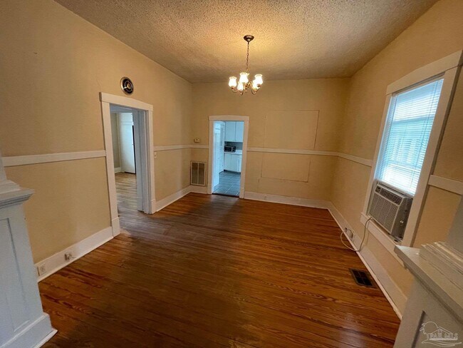 Building Photo - 1310 E Strong St