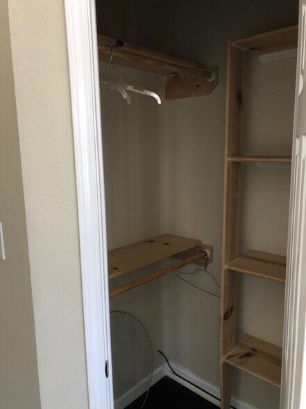 Building Photo - 524 23rd St