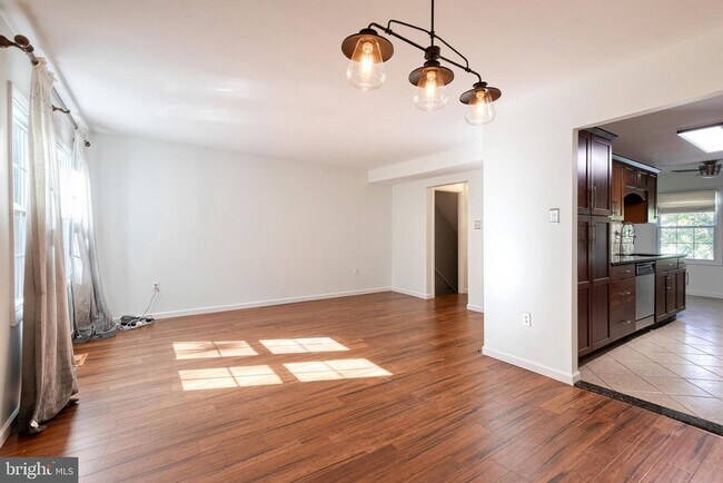 Primary Photo - 1640 Mt Airy Ct