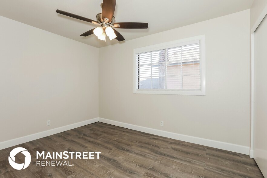 Building Photo - 921 S Val Vista Dr