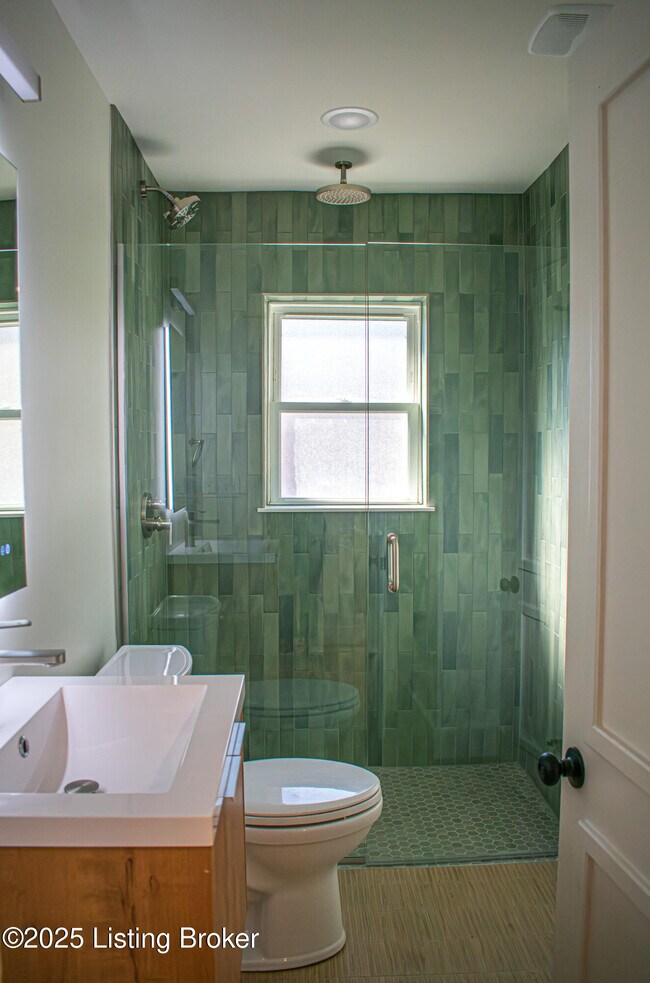 Building Photo - 2725 Brownsboro Rd