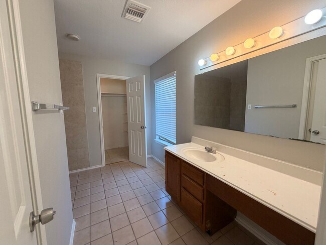 Building Photo - OPEN 3 BR W/ MASTER DOWN*STAINLESS STEEL APPLIANCES*FIREPLACE IN LIVING*TILED SHOWER*WALK-IN CLOS...
