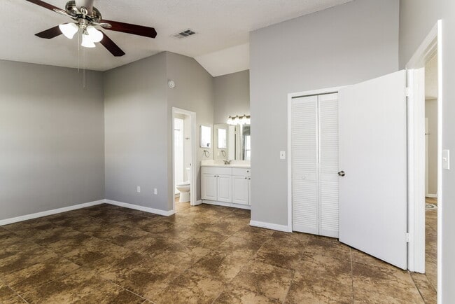 Building Photo - 637 Baldwin Dr