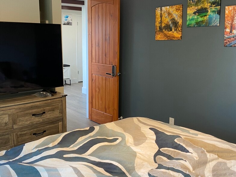 Building Photo - 1322 Yellowstone Dr