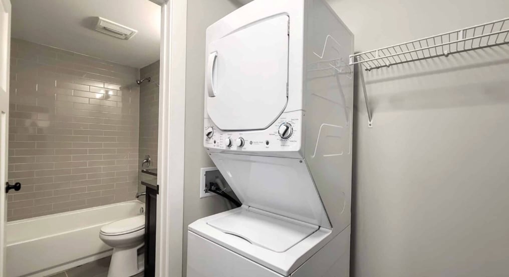 Building Photo - 529 W Surf St