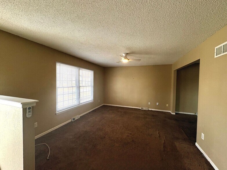 Building Photo - 1120 NE 9th St