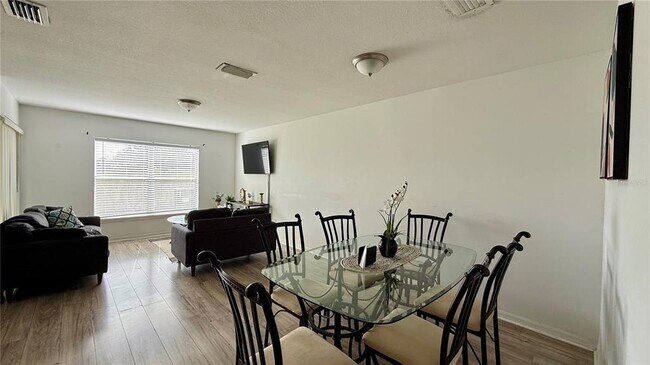 Building Photo - 2710 Club Cortile Cir