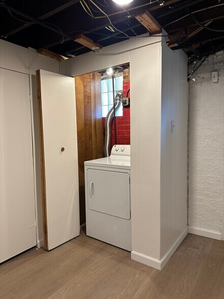 Clothes Dryer. - 3823 Crestlyn Rd