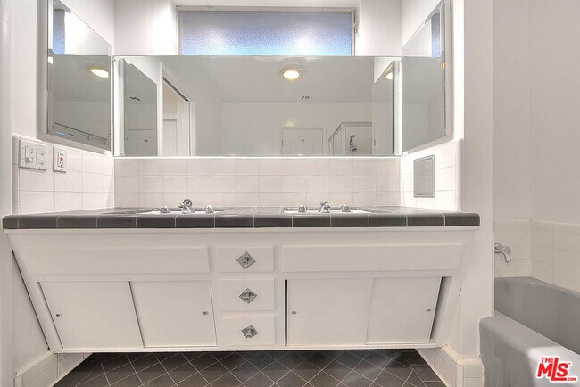 Building Photo - 4509 Don Miguel Dr