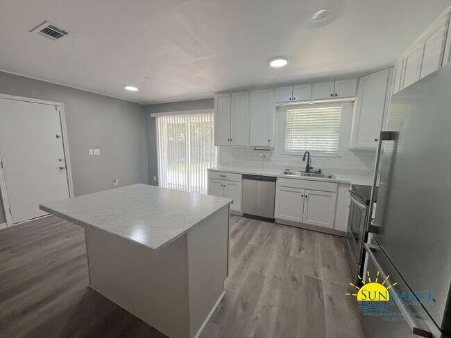 Building Photo - Charming 3 Bedroom Home in Crestview!