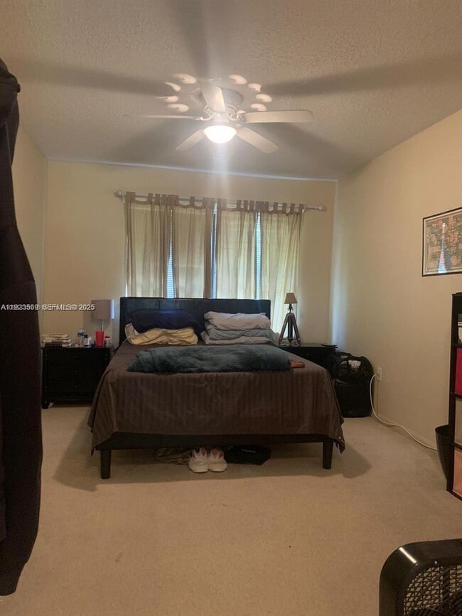 Building Photo - 390 City View Dr