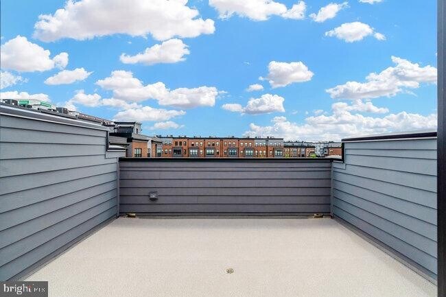 Building Photo - 11236 Bunsen St