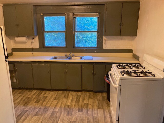 Building Photo - 1621 W Short 17th St