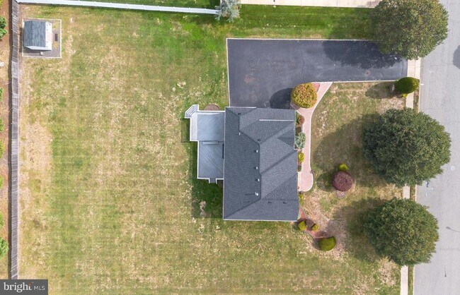 Building Photo - 27 Samantha Dr