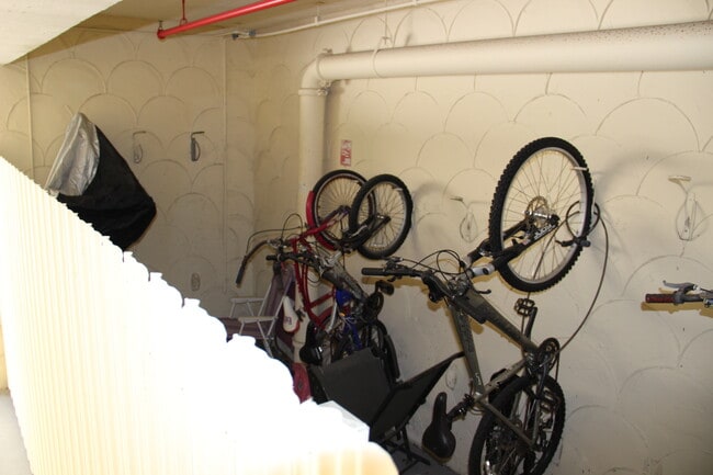 Building Photo - 1834 Brickell Ave