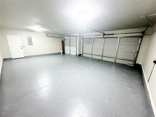 Building Photo - 10616 NW 40th Terrace