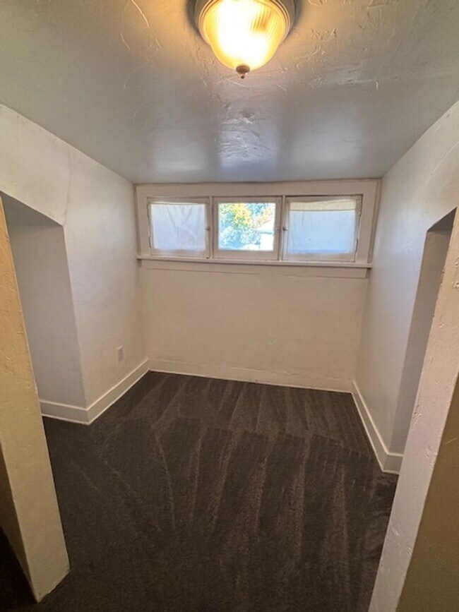 Building Photo - 164 Webb Duplex