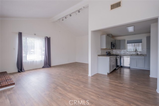 Building Photo - 2254 Riverside Dr