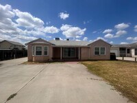 Building Photo - North Hanford spacious and affordable