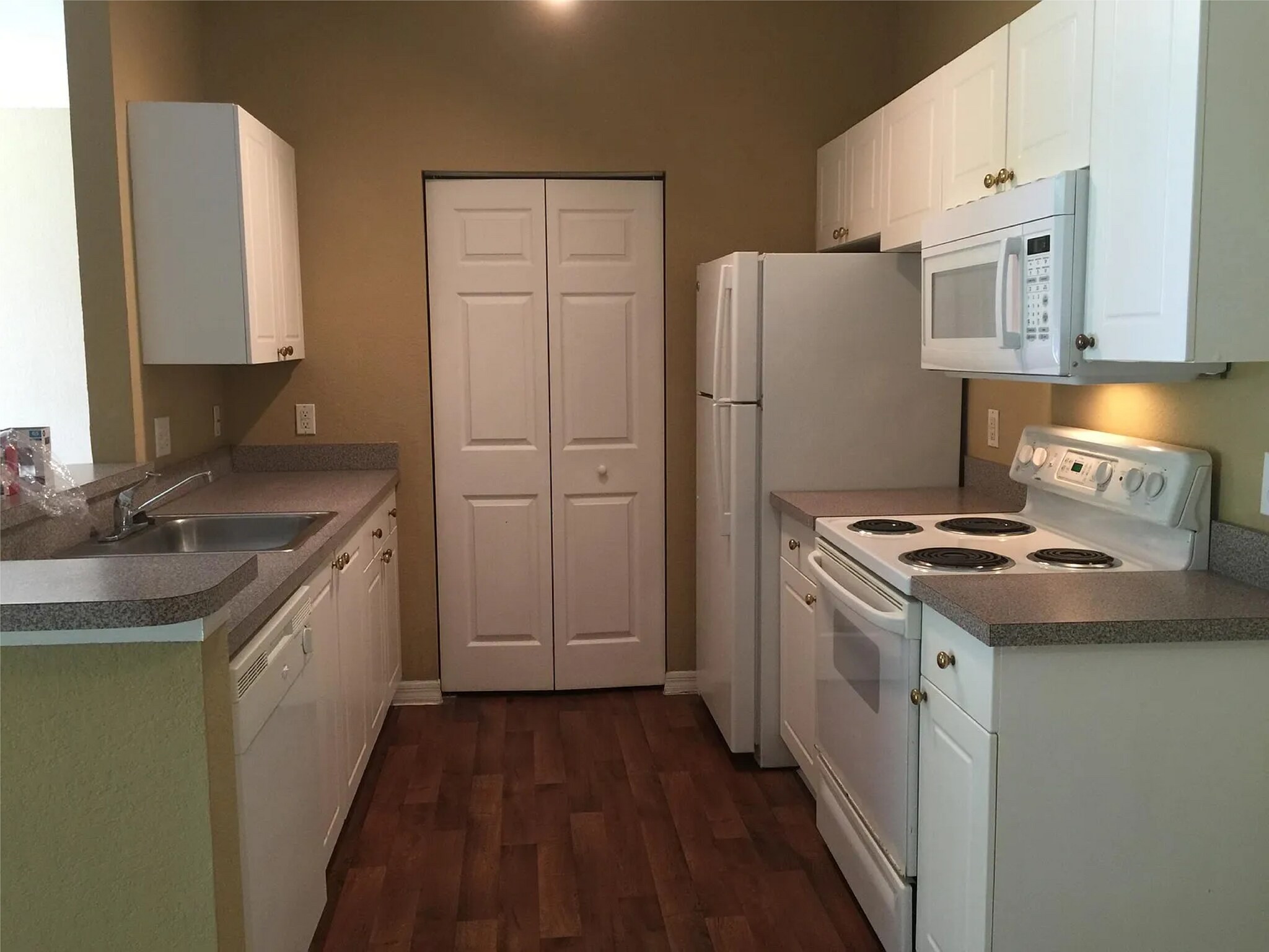 Building Photo - 860 Grand Regency Pointe