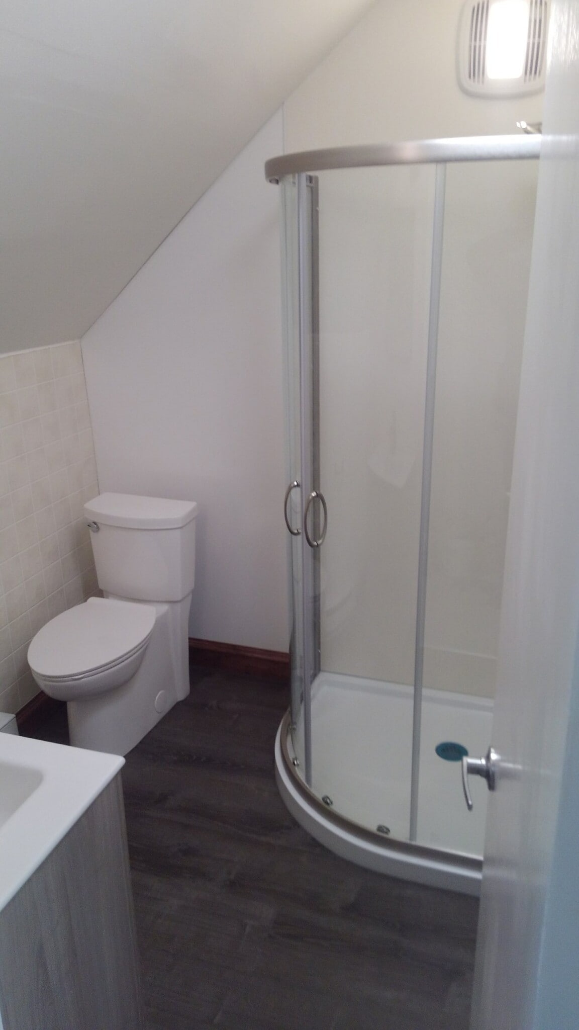 Bathroom. Dimension are 6' x 7'. - 2116 Old Welsh Road