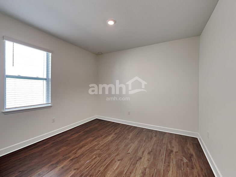 Building Photo - 2216 Saffron Walden Dr