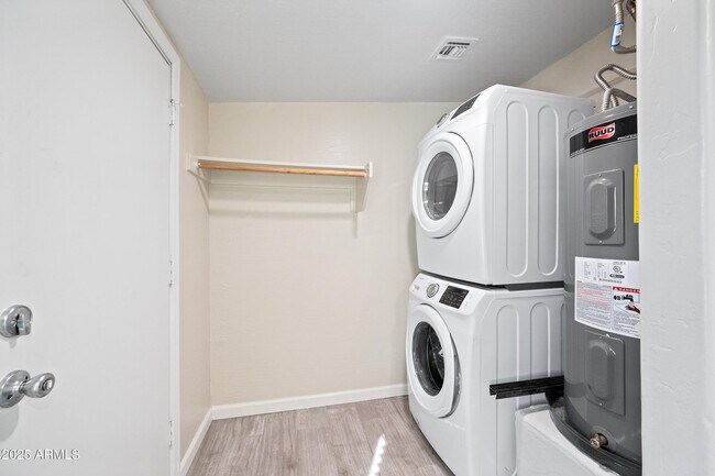 Building Photo - 438 N 17th Ave