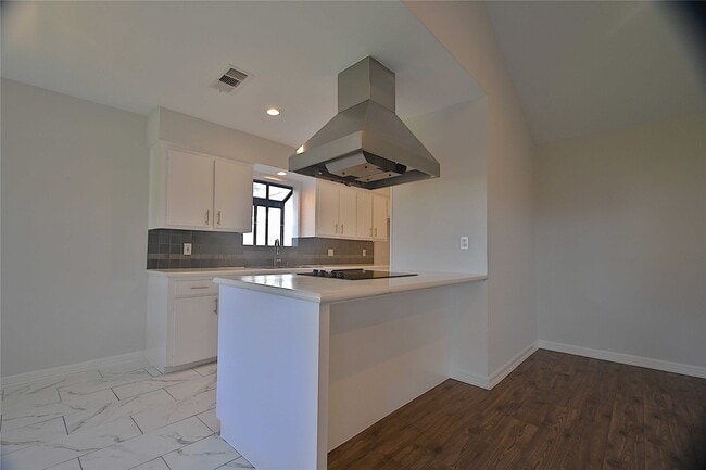 Building Photo - 9243 Friendship Rd