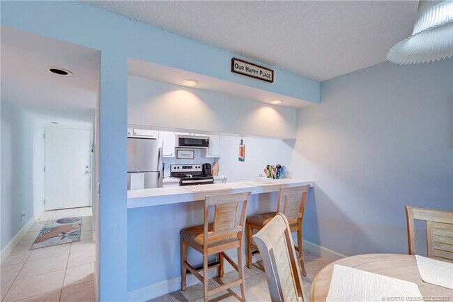 Building Photo - 40 NE Plantation Rd