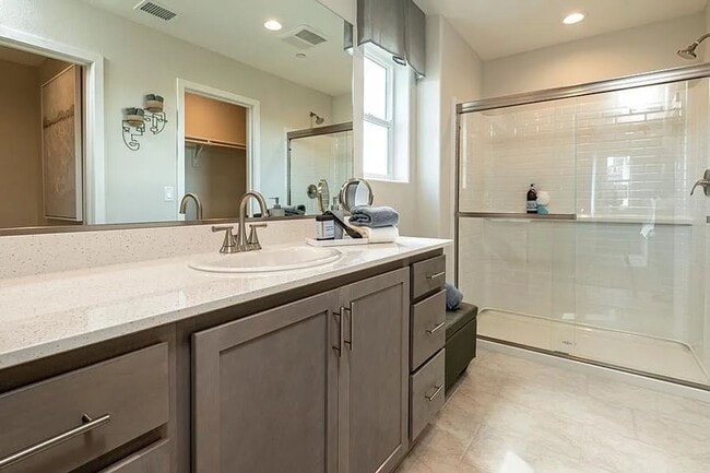 Building Photo - Beautiful 3-Bed, 2.5-Bath in Tesoro Viejo