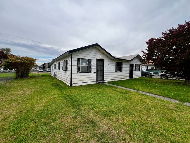 Building Photo - Non-Refundable & Security Deposit Total: $...