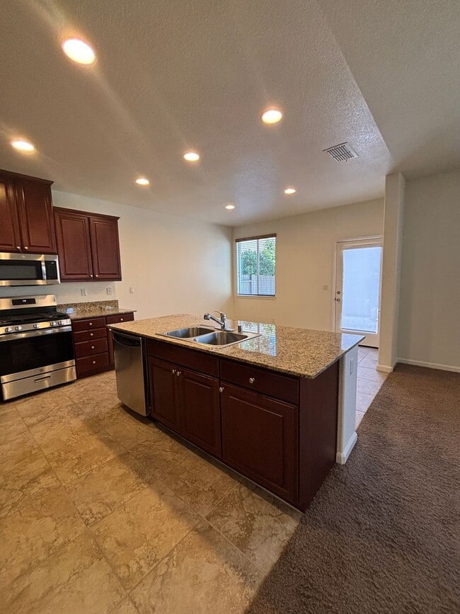 Building Photo - West Roseville Solar! 3 Bedroom, Plus den/...