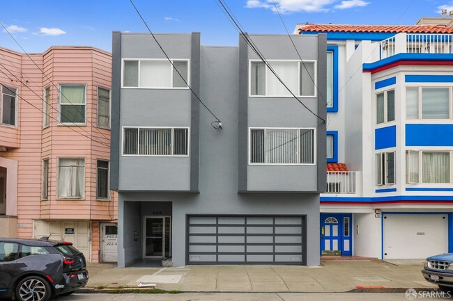 Building Photo - 322 2nd Ave