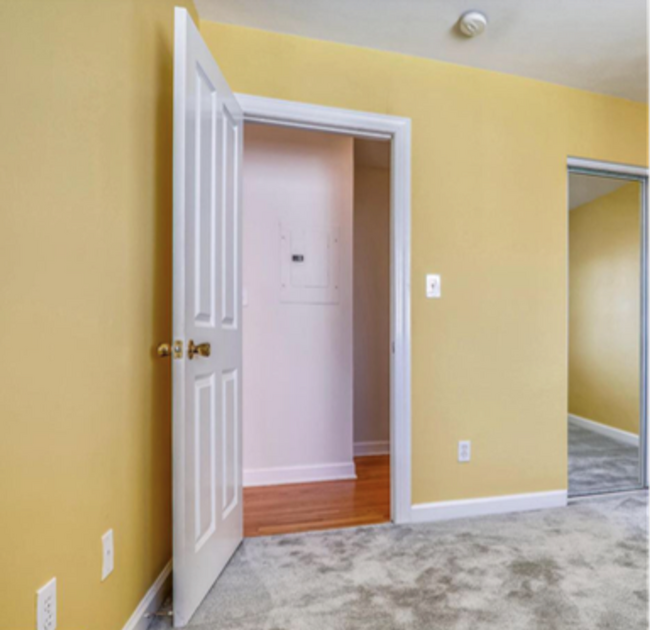 Building Photo - Lovely 2 BR/1 BA Condo in Benning Ridge!