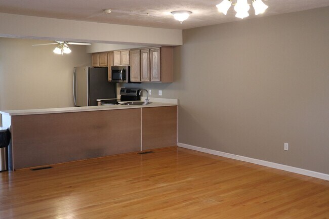 Building Photo - 2 bed/2.5 bath Townhouse in Morgantown - A...
