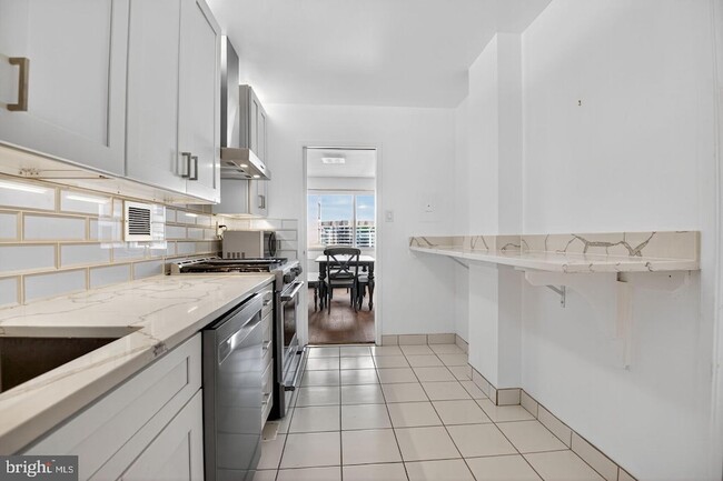 Building Photo - 5500 Friendship Blvd