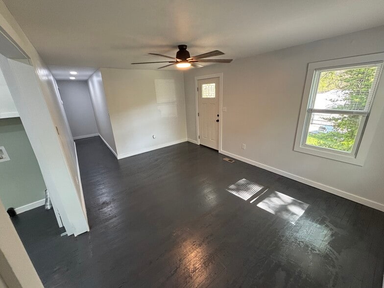 Living/dining room - 1658 Echo Ct