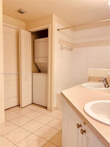 Building Photo - 11032 Legacy Dr